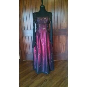 Elegant Beaded Medieval/Elven Maroon / Red Wine Ombre Prom Dress - Size 7